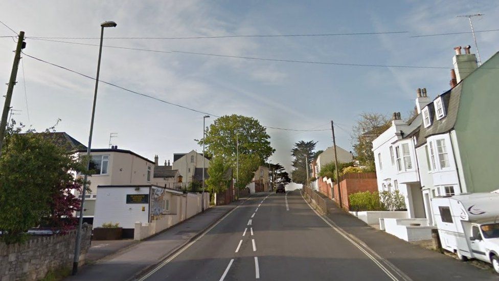 Drivers sought over Weymouth cyclist fall crash - BBC News