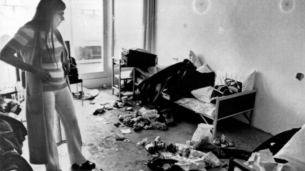 Анки Спитцер в комнате, где ее муж Андре был заложником (фото из архива)
