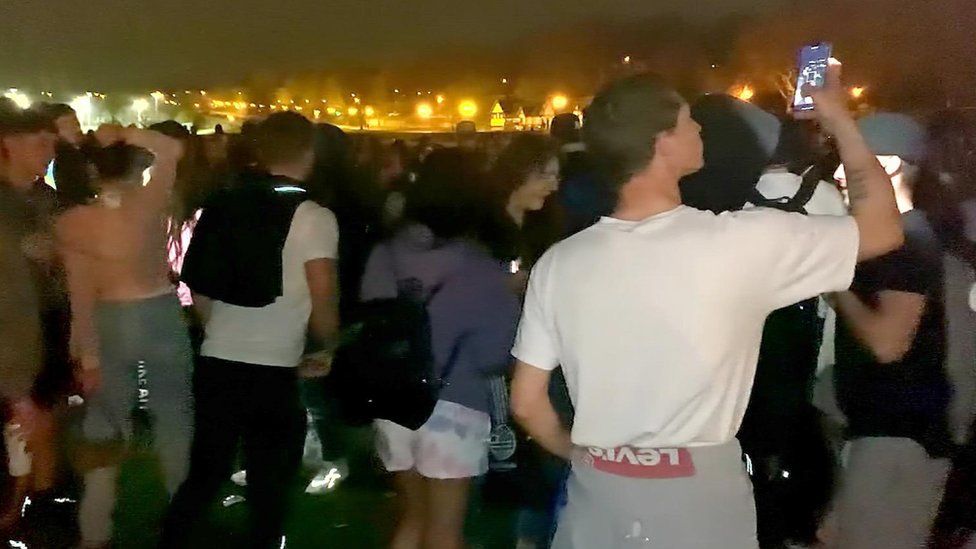 Covid: Hundreds gather for Manchester illegal rave - BBC News