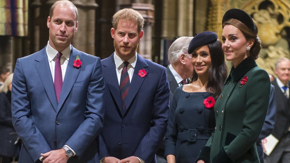 Royal-family-wear-poppies-for-service-of-remembrance