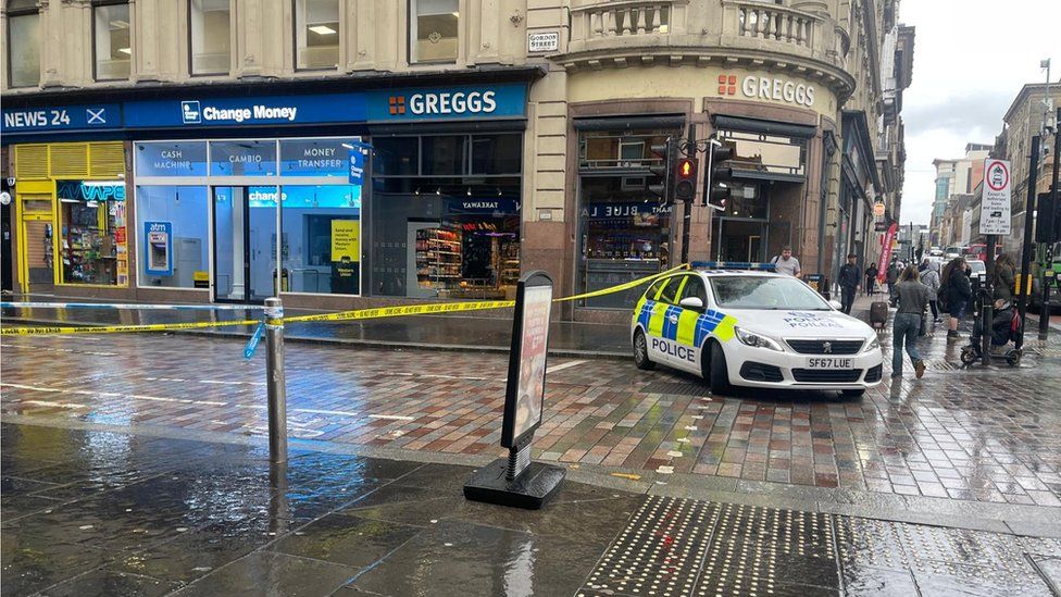 Street sealed off at Glasgow Central Station