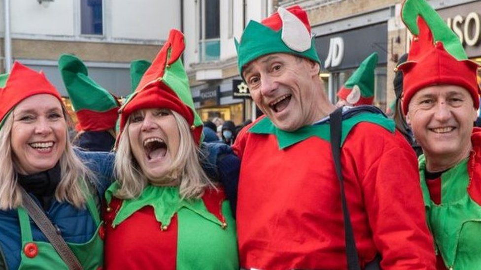 Weymouth elf record attempt