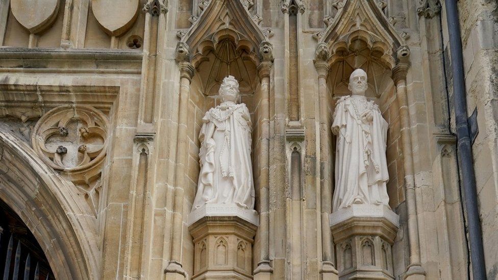 Statues of the Queen and the Duke of Edinburgh