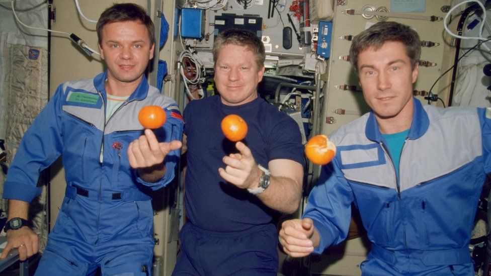 From left: Cosmonaut Yuri Gidzenkosoyuz, astronaut William Shepherd and cosmonaut Sergei Krikalev