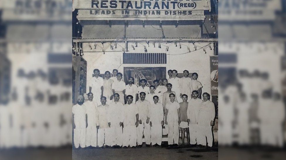 THE ORIGINAL OPENING TEAM OF 1947 OF THE MOTI MAHAL RESTAURANT , THIS PICTURE SHOWS ALL THE 3 FOUNDERS - KUNDAN LAL JAGGI (SECOND ROW CENTRE), KUNDAN LAL GUJRAL (FIRST ROW 4TH FROM LEFT), THAKUR DASS (FIRST ROW 6TH FROM LEFT)