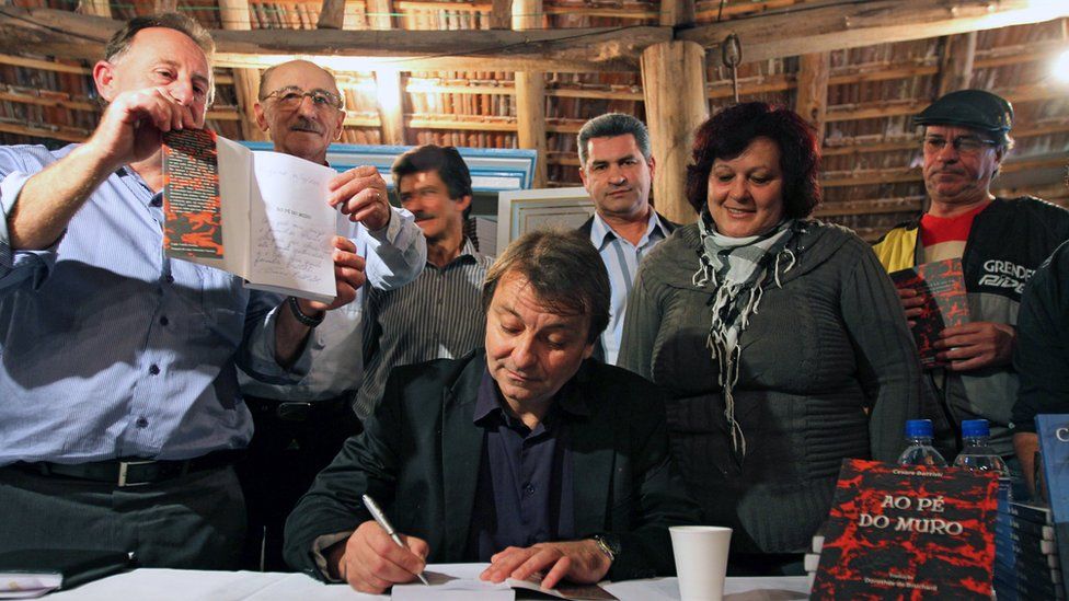 Cesare Battisti at a book signing