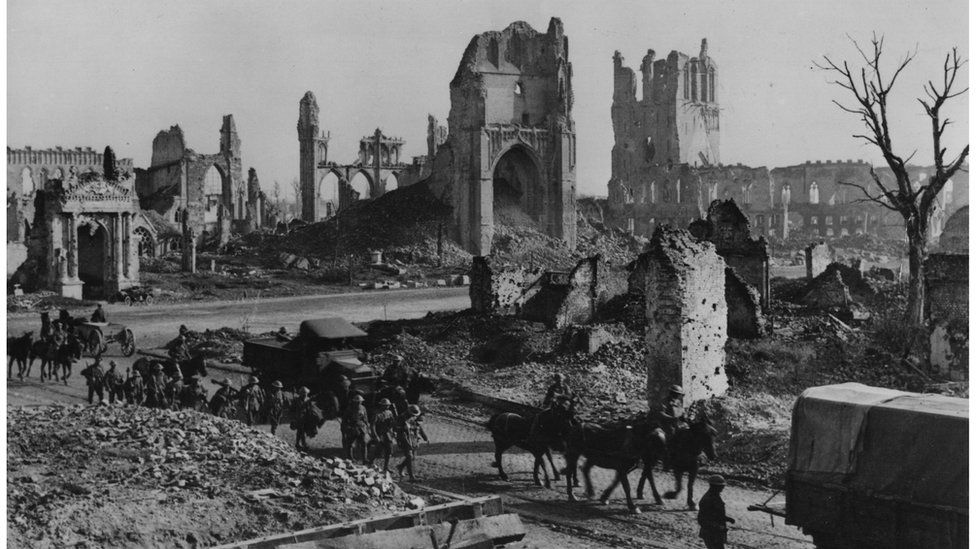 Great Dorset Steam Fair shows WW1 Ypres tribute bells - BBC News