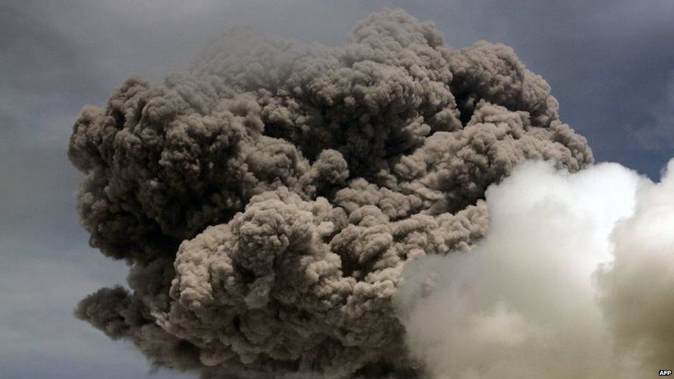 Вид на пепел, извергнутый вулканом Котопакси в Алоаге, провинция Пичинча, Эквадор, 14 августа 2015 г.