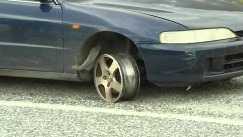 Fugitives car with destroyed tyre