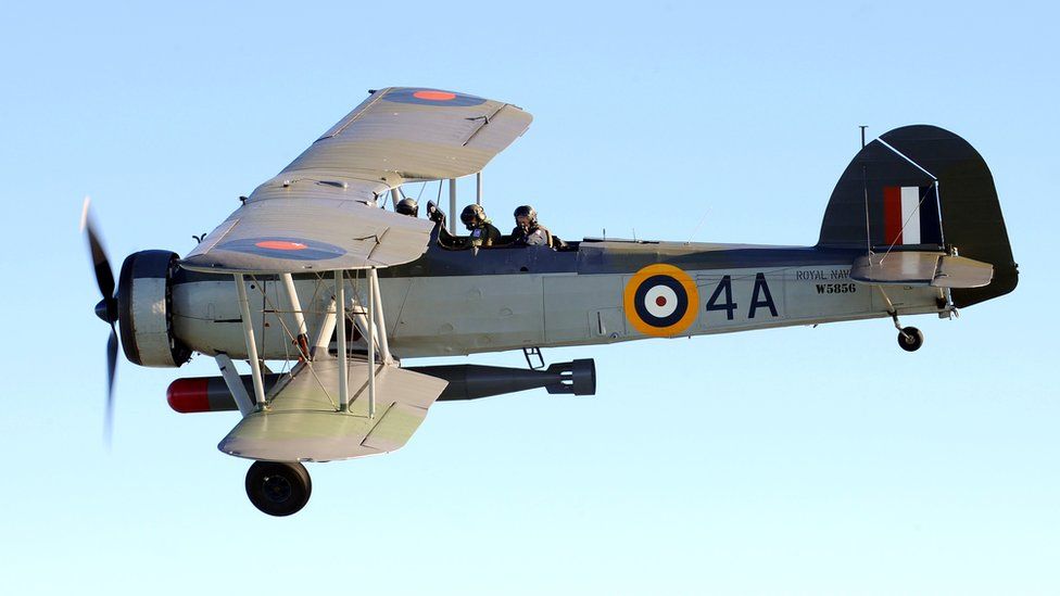 Pilot clocks up 100 hours on World War Two Swordfish BBC News