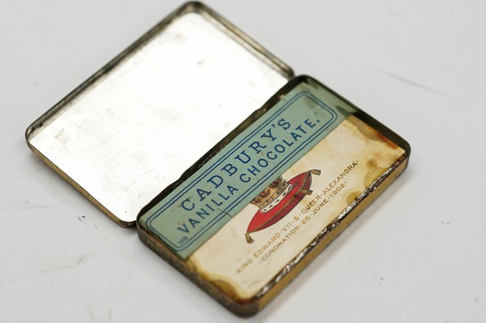 Unopened 1902 Cadbury coronation chocolates up for sale BBC News