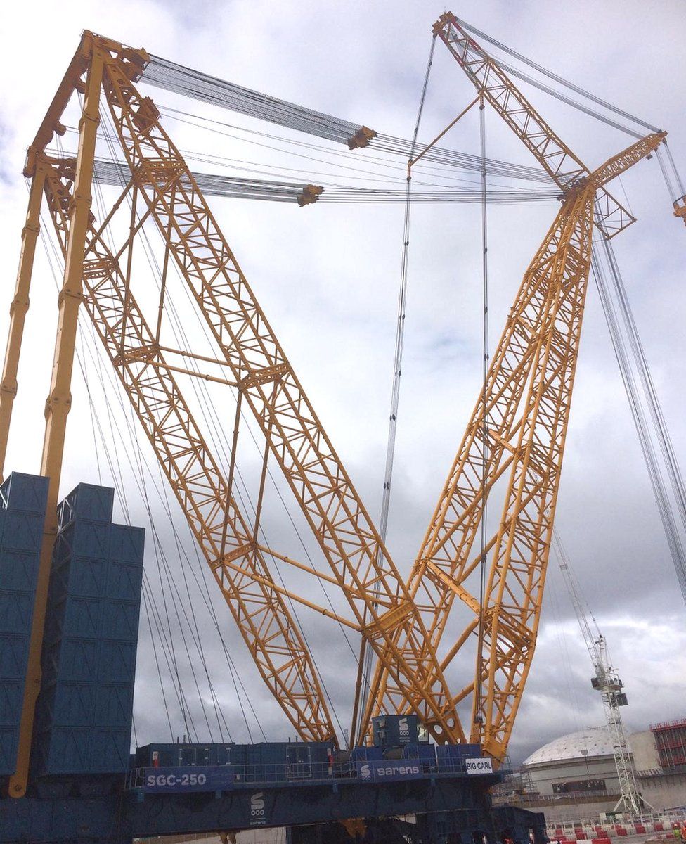 Hinkley Point: World's largest crane
