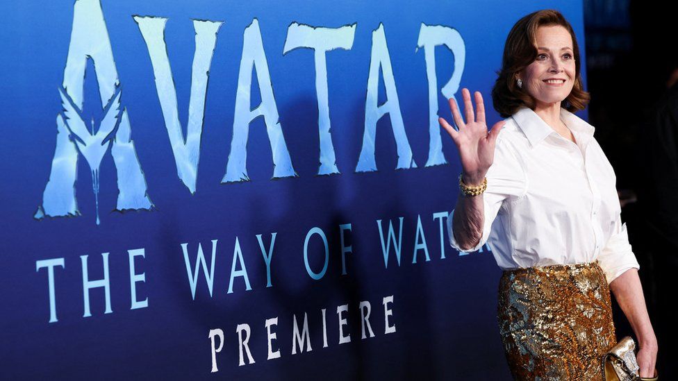 Сигурни Уивер на премьере фильма «Аватар: Путь воды» в театре «Долби» в Лос-Анджелесе