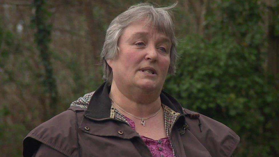 Widow Angry Over Husband's Parish Border Graveyard Snub - Bbc News