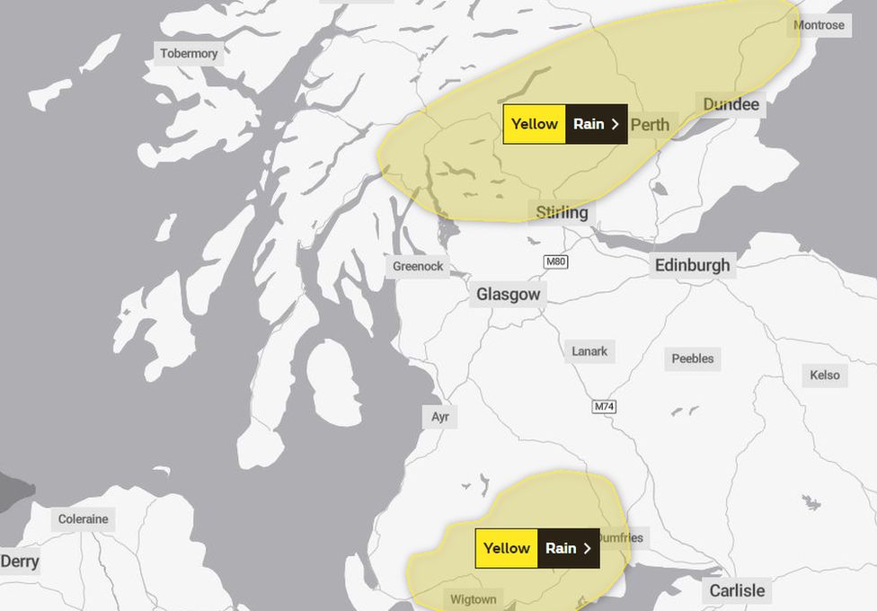 Heavy rain sparks flooding and travel alert across Scotland - BBC News