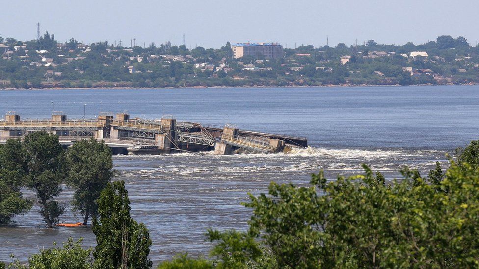 На снимке: плотина Новая Каховка на фоне вторжения России в Украину в Херсонской области, Украина, 6 июня 2023 г.