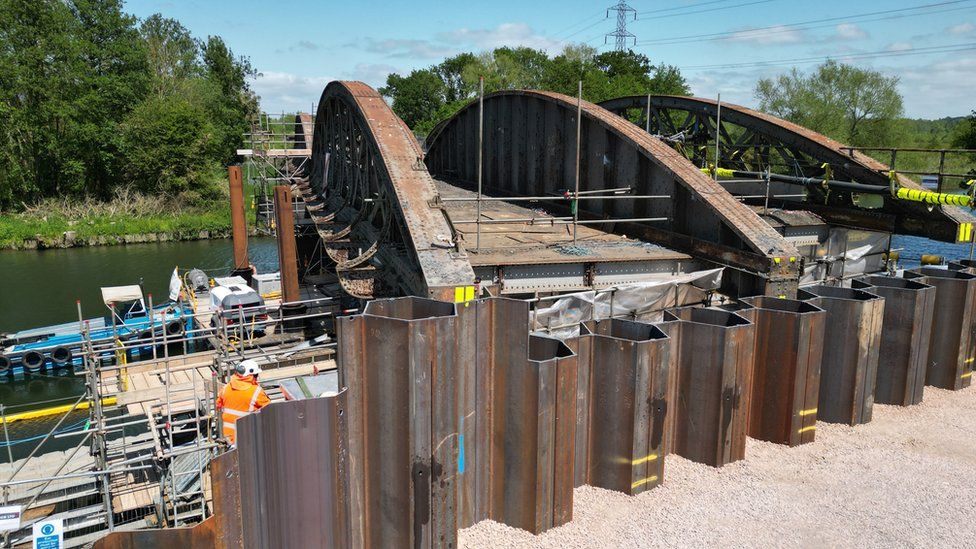 Work to repair unsafe Nuneham Viaduct on target BBC News