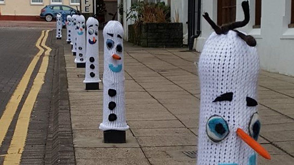 knitted bollards in Callander