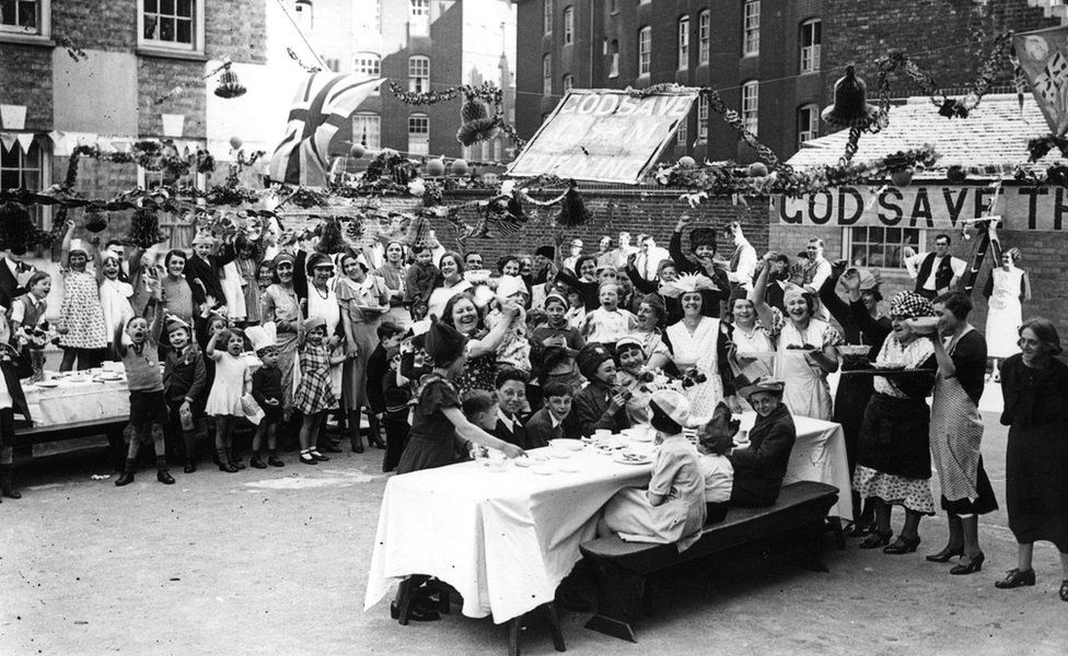 6th May 1935: A children's party to celebrate the Silver Jubilee of King George V at Tregenna Street, Brixton, south London.