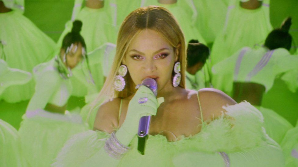 Beyoncé performing in March 2022