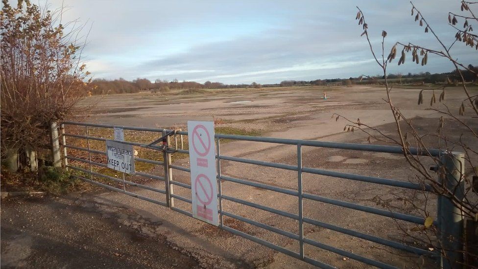 Barton Stacey asylum seeker cabin site 'would be open prison' - BBC News