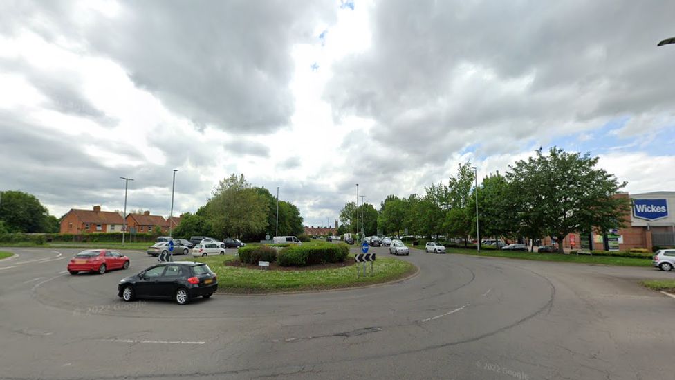 A major Taunton roundabout is closing for resurfacing BBC News