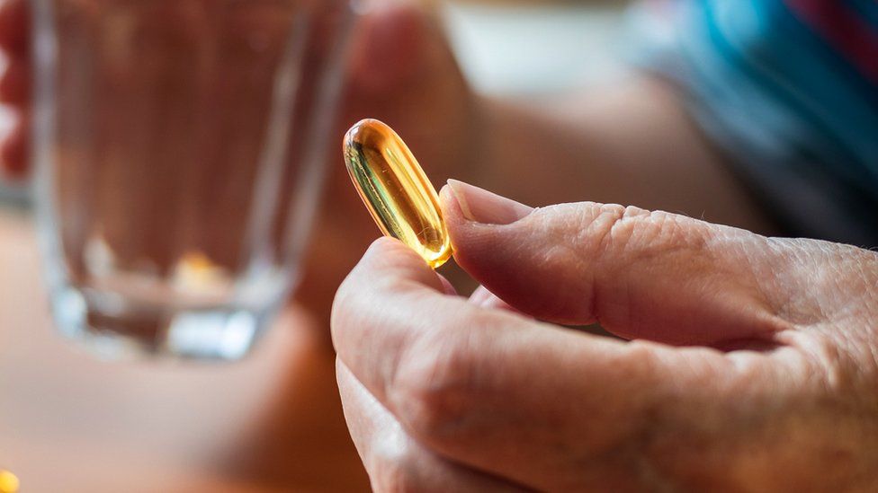 Fish oil supplements offer 'little or no benefit' against cancer - BBC News