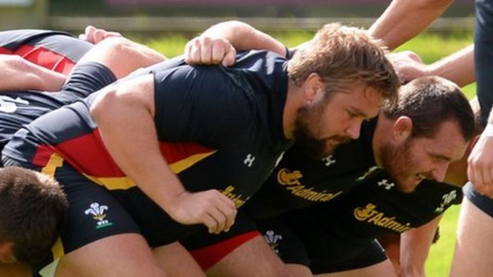 Shane Williams gives 'too small' rugby player top pep talk BBC News