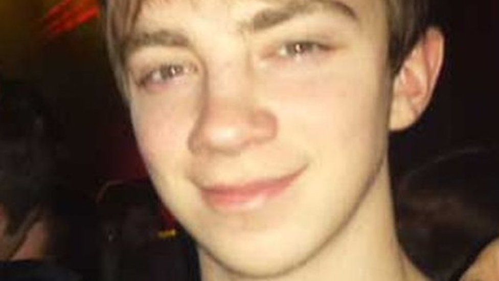 Man denies teenager's work death responsibility - BBC News