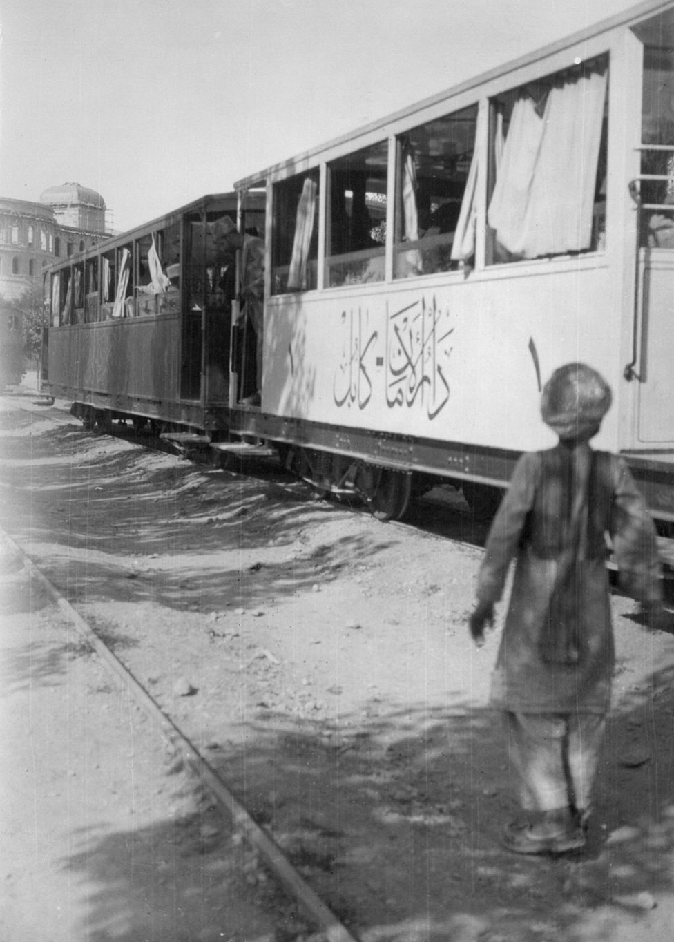 اولین قطار در افغانستان در سال ۱۹۳۰ ساخته شد که از قصر دارالامان شروع می‌شد و هفت کیلومتر طول داشت
