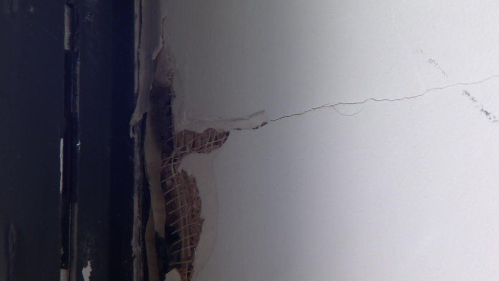 Cracks in wall