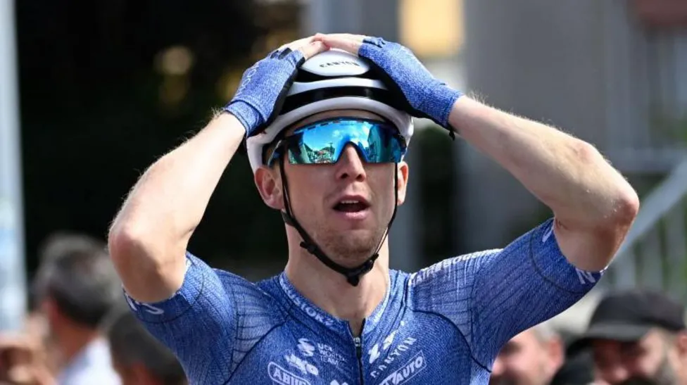 Groves Triumphs in Vuelta Stage 14; O'Connor Maintains Overall Lead.