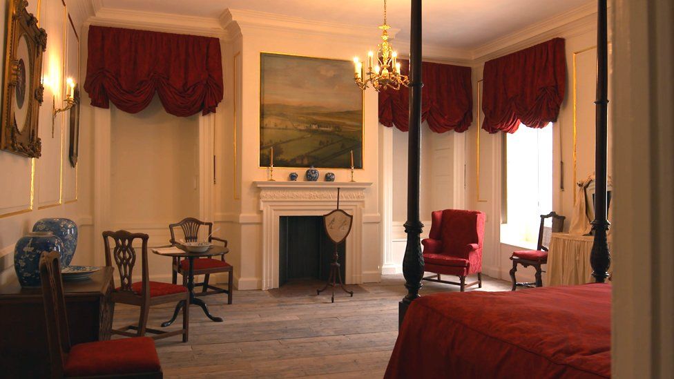 A grand bedroom at Llanelly House