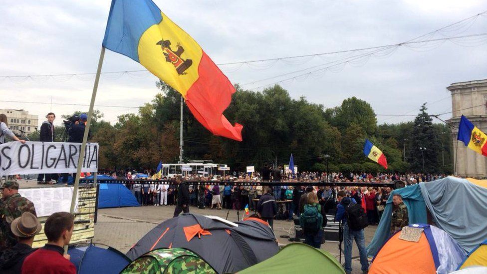 Protesters gather in Chisinau, Moldova, for anti-corruption rally. 13 Sept 2015