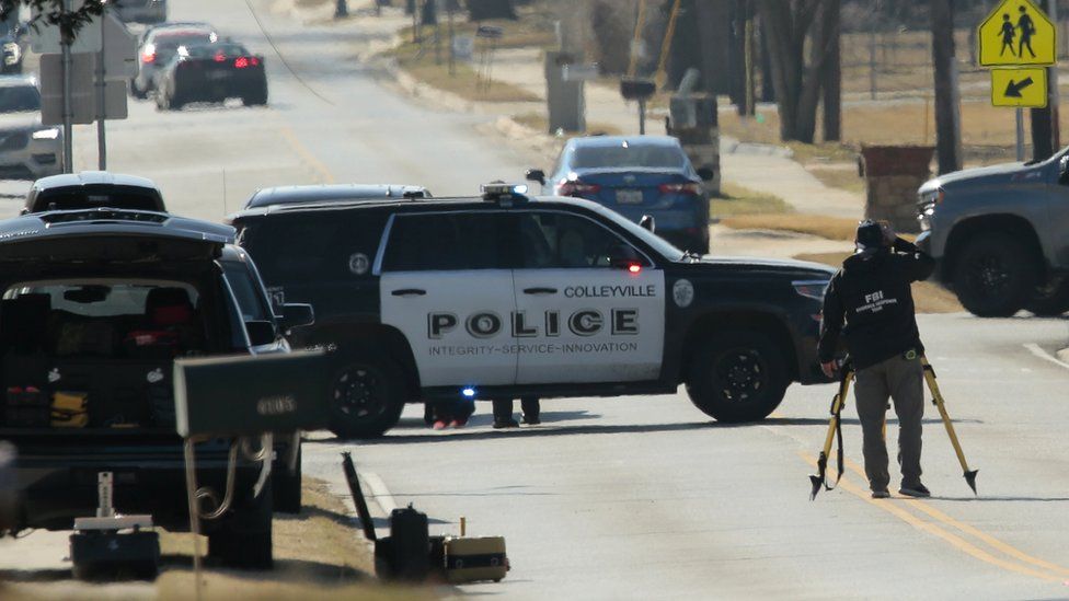 Police at scene of hostage incident in Colleyville, Texas