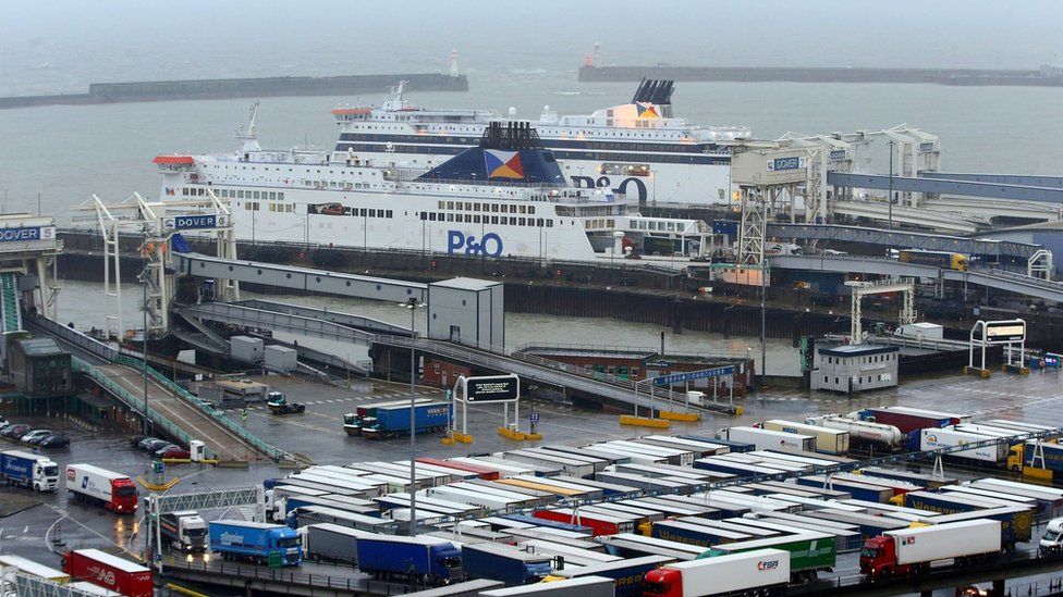 Terror arrests: Two suspects held at Dover - BBC News