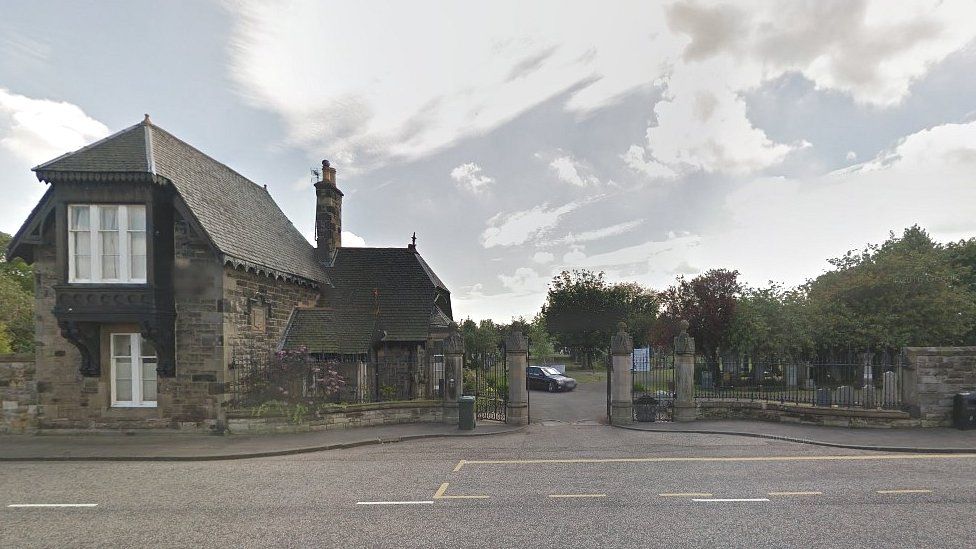 Two men hurt in fight at funeral in Edinburgh cemetery BBC News