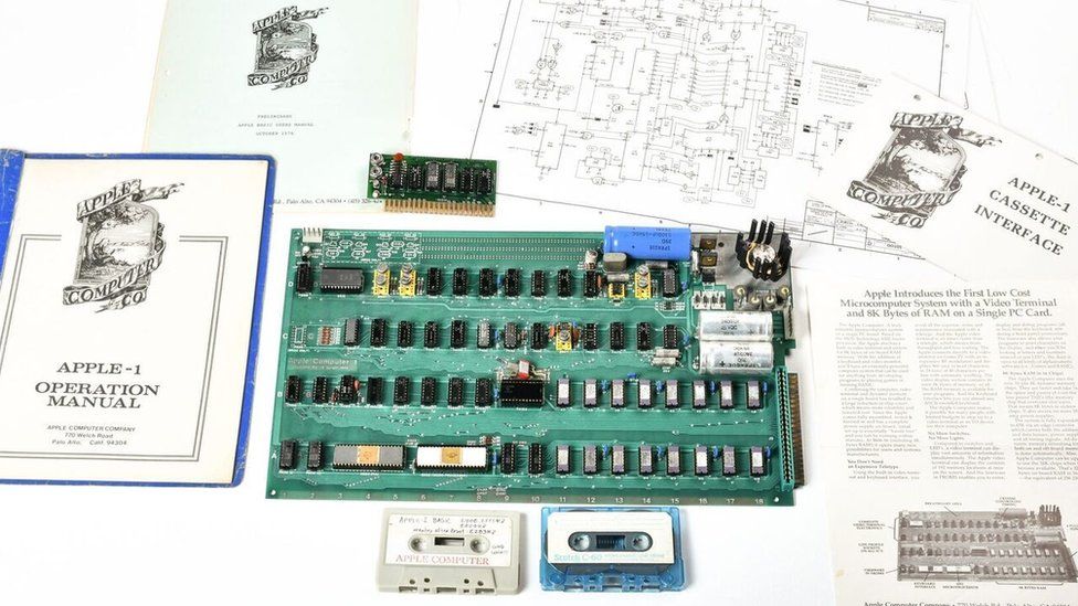 A picture of the Apple 1