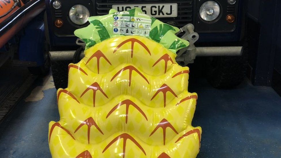 The inflatable pineapple