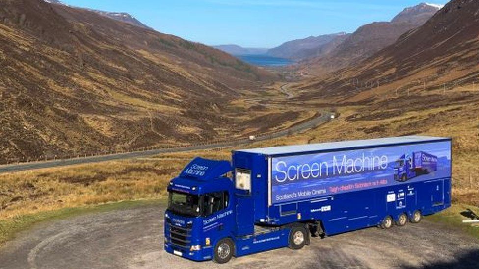 Screen Machine lorry