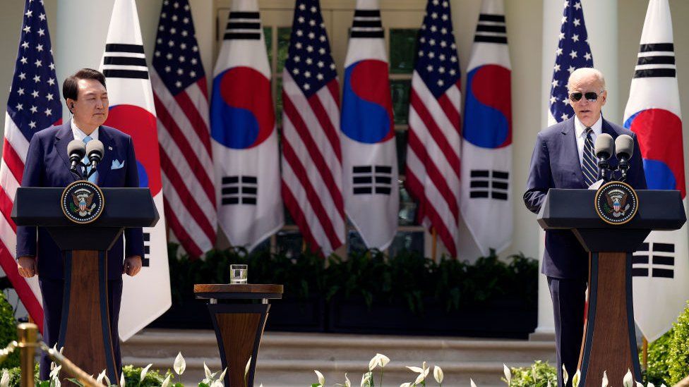 Президент Южной Кореи Юн Сок Ёль находится в Вашингтоне, чтобы встретиться с президентом США Джо Байденом