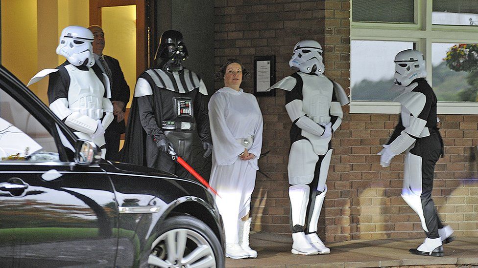 Darth Vader leads Star Wars funeral procession - BBC News