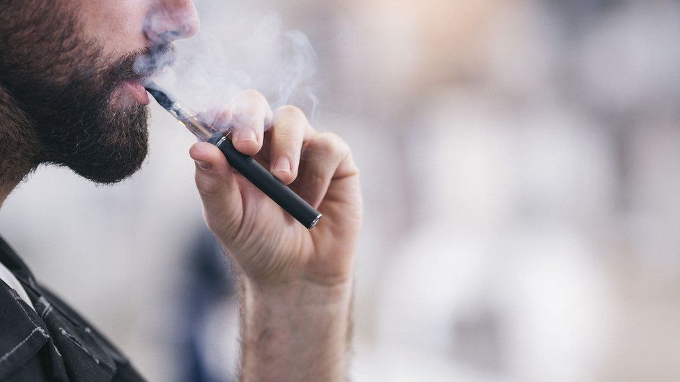 Switch to vaping helps smokers hearts BBC News