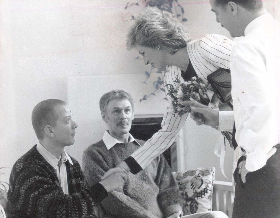 Princess Diana Shakes Hands With An Aids Patients Resident At The London Lighthouse Aids Centre, 5 October 1989.