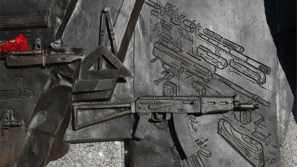 The drawing on the base of the statue (on the right) which shows Germany's StG 44 rifle