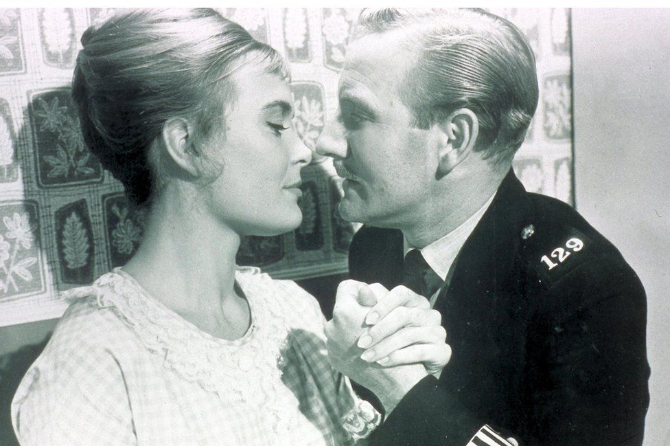 Shirley Eaton and Leslie Phillips