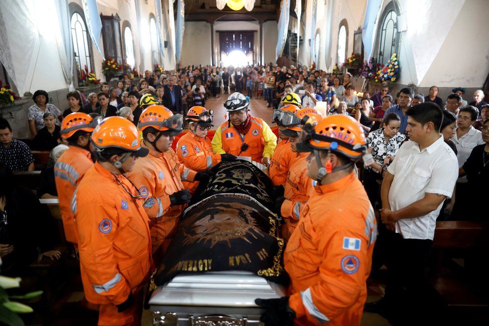 Rescuers carry the coffin of Juan Fernando Galind