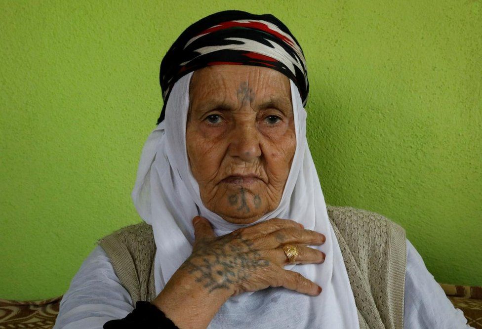 dövmeli kadın