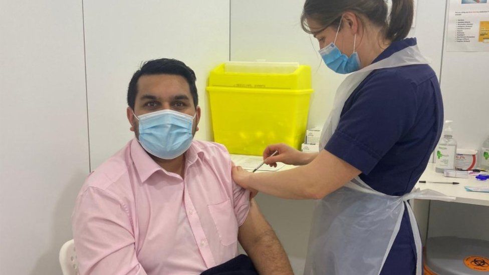 Tamoor Tariq being vaccinated