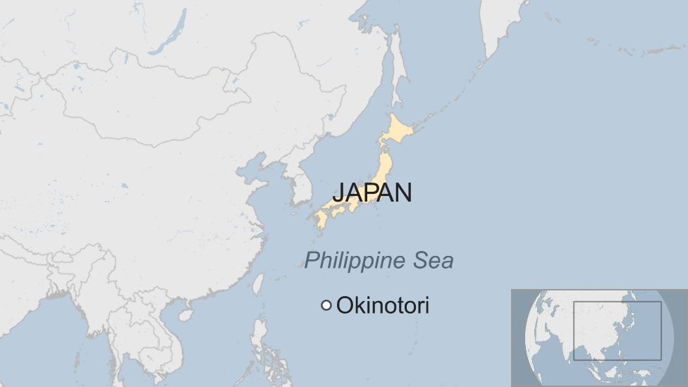 US Navy aircraft crash: Eight rescued off Japanese coast - BBC News